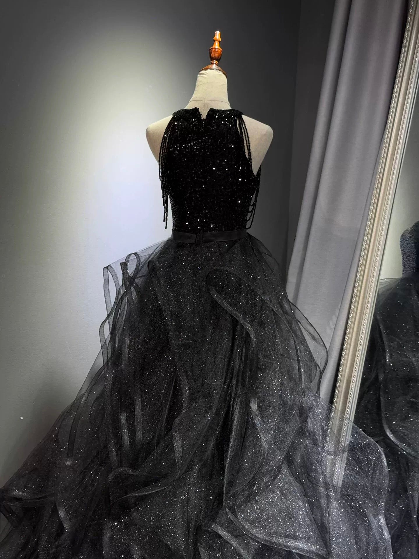 A-Line High Neck Tulle Ball Gown Sequin Black Prom Dresses With Beads