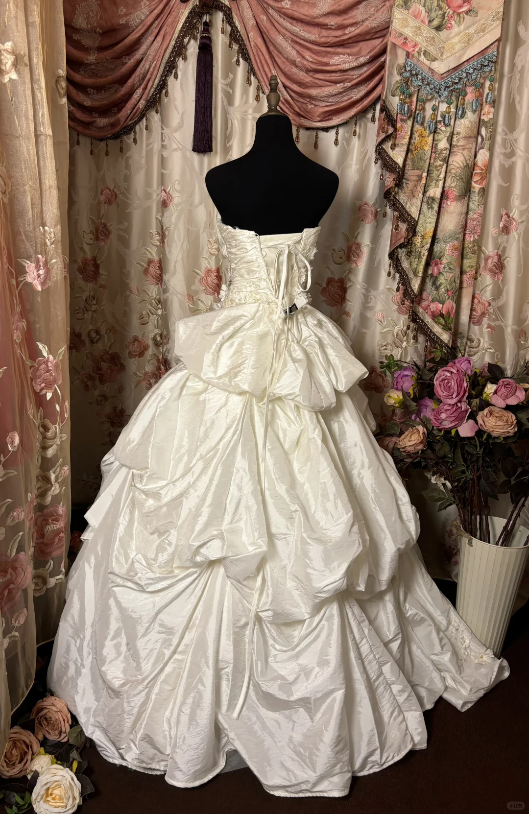 Retro White Strapless Beading A-Line Satin Vintage Wedding Dress Evening Gown, D612