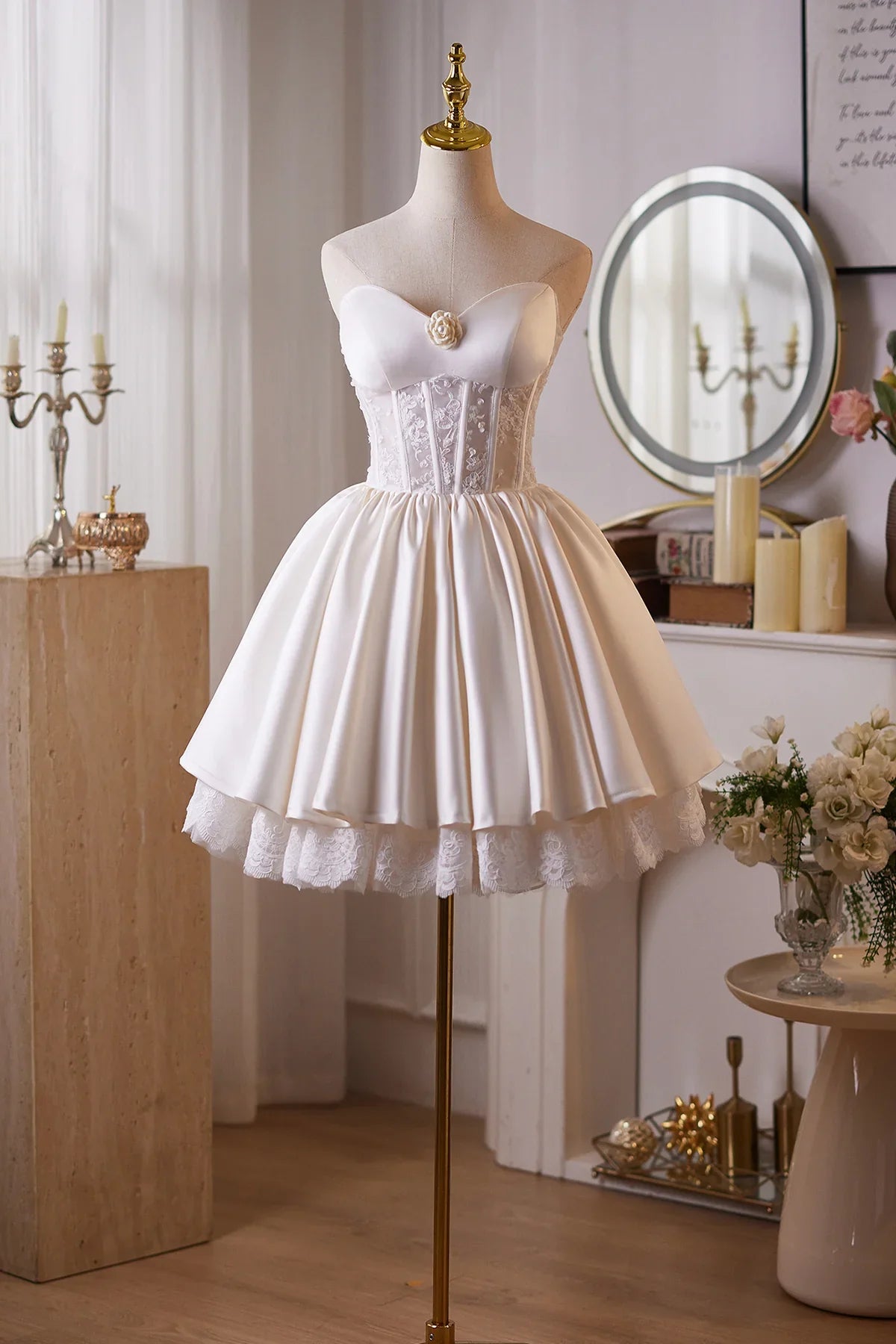 Chic Homecoming Dress Sweetheart Pleated Lace Short Prom Dress Back to School Outfits Cocktail Dress D6014