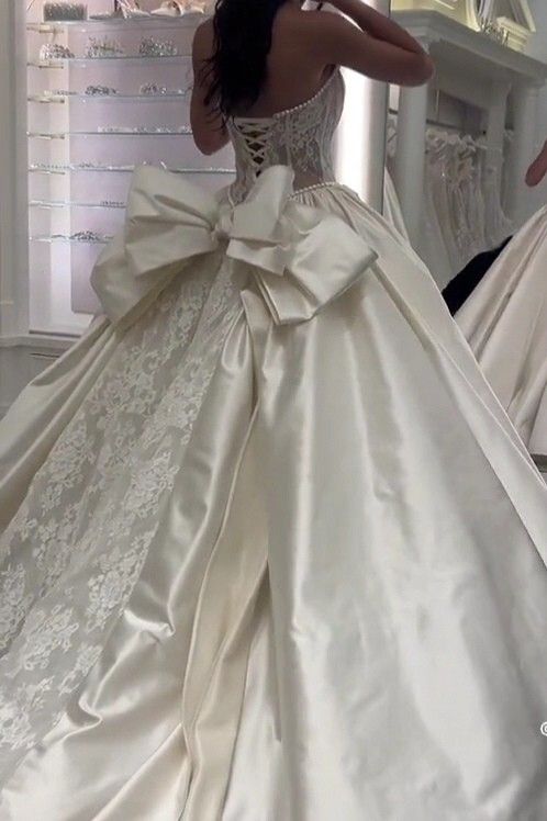 Beautiful Ball Gown Strapless Sleeveless White Satin Pleated Lace Wedding Dress Modest Wedding Dresses Princess Wedding Gowns DH1480