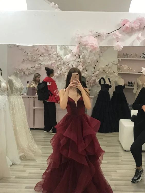 Spaghetti Straps A Line Tulle Prom Dresses Ruffle Burgundy Prom Gowns