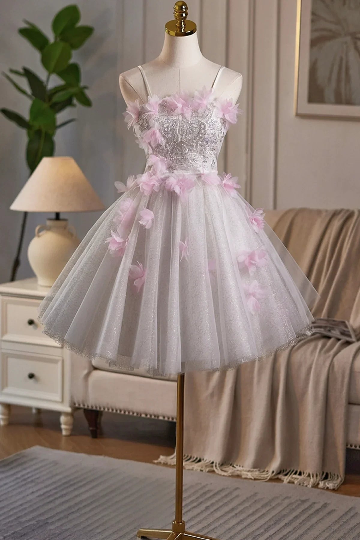 Chic Homecoming Dress Spaghetti Straps Tulle Lace Flower Applique Short Prom Dress Back to School Outfits Party Dress D6025
