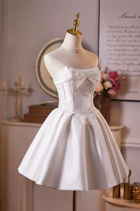 Chic Homecoming Dress White Sweetheart Pleated Lace Flower Short Prom Dress Back to School Outfits Cocktail Dress D6015