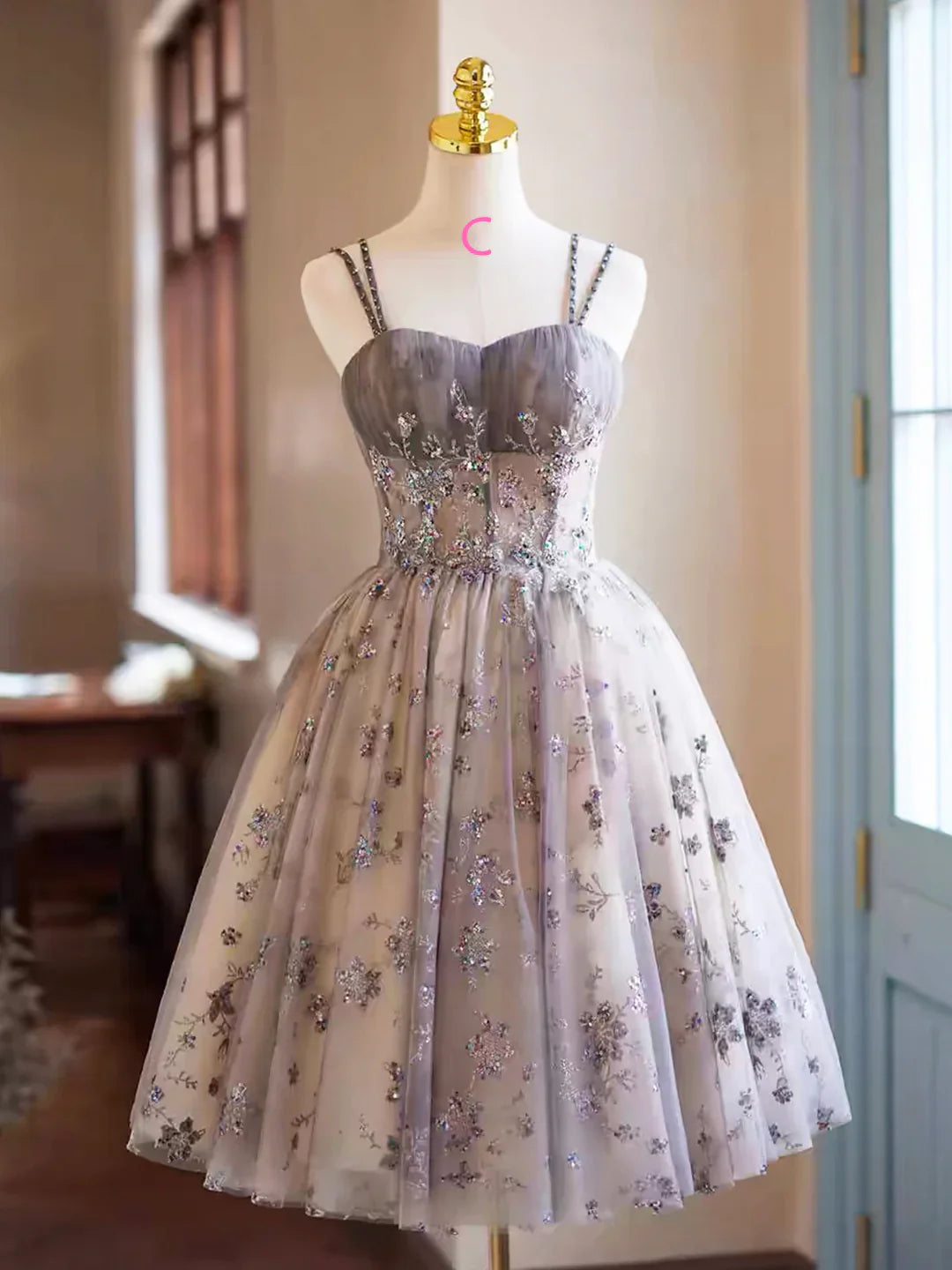 Chic Homecoming Dress Spaghetti Straps Tulle Applique Short Prom Dress Back to School Outfits Party Dress D6040