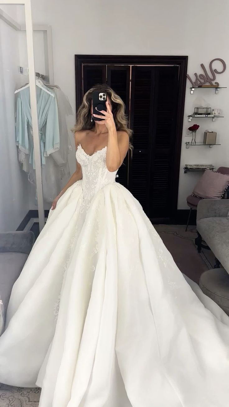 A line Wedding Dress Sweetheart Bridal Gowns Lace Appliques Bride Dresses
