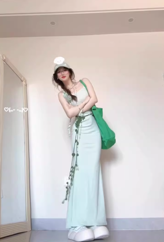Mint green suspender dress 2025 new style seaside vacation gentle style waist slim hip skirt R0429