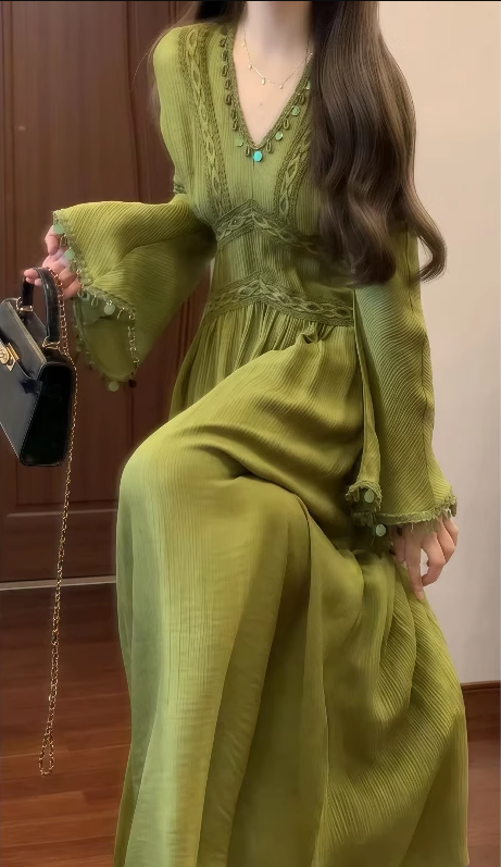 Green v-neck long-sleeved dress, niche style, no-collar retro waist temperament long skirt R0473
