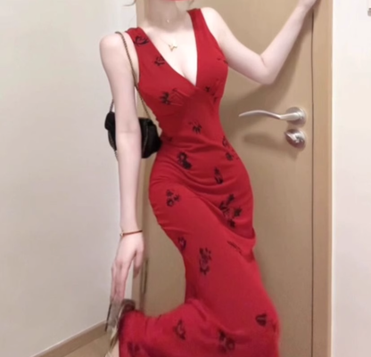 Retro V-neck red suspender dress sexy waist temperament hip fishtail long skirt R0712