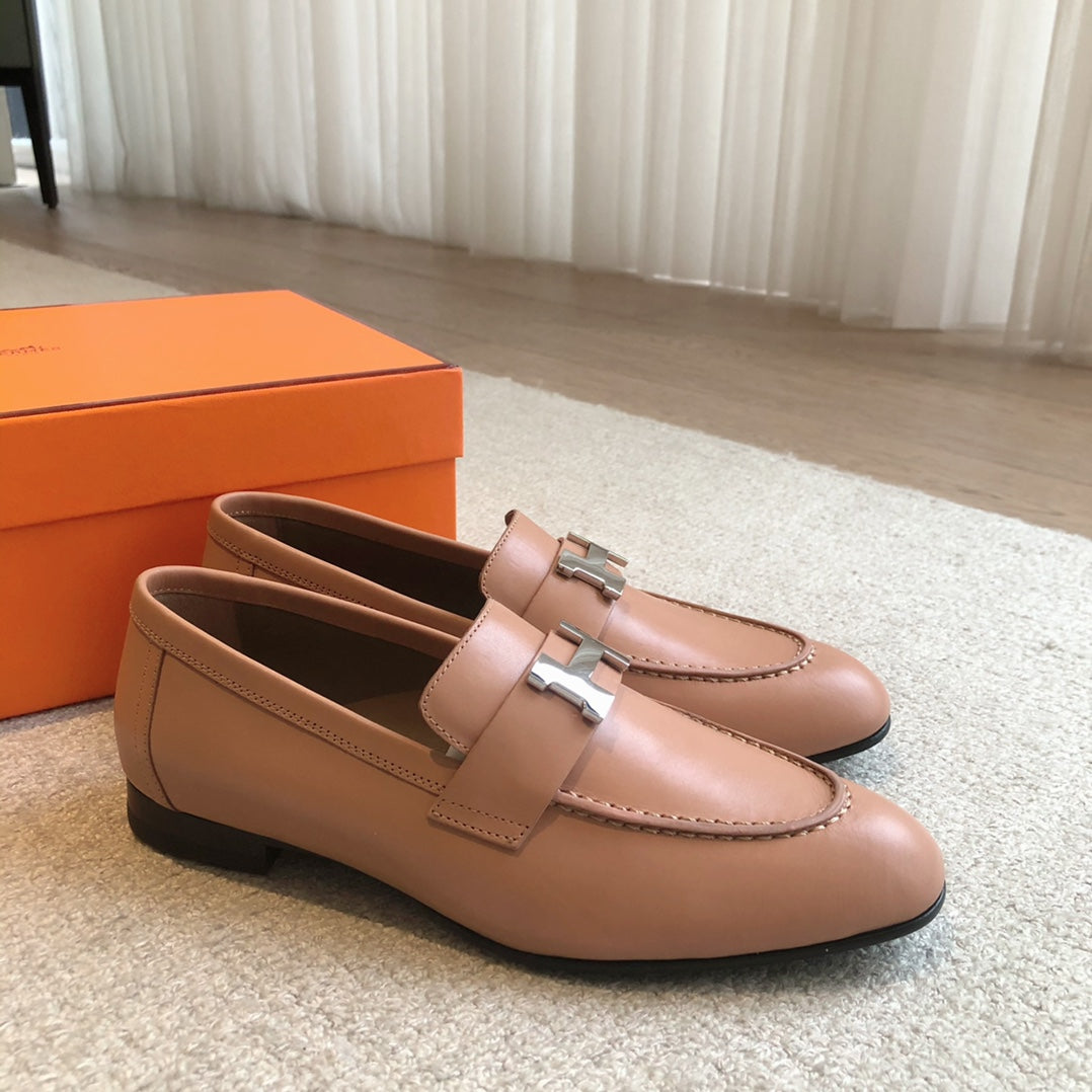 Paris Loafer Beige Perlino Calfskin With Silver Signature Buckle 509372