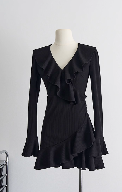 V-neck knitted dress new style ruffled trumpet sleeve slim French little black dress R0135