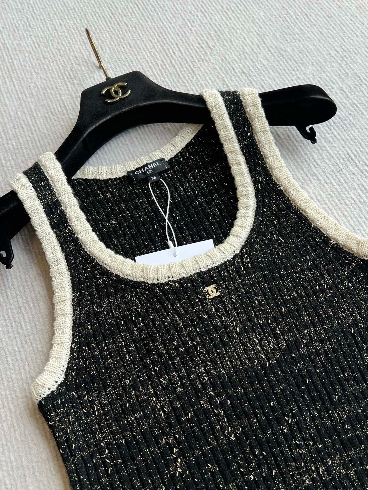 CHANEL SLEEVELESS TOP 269561