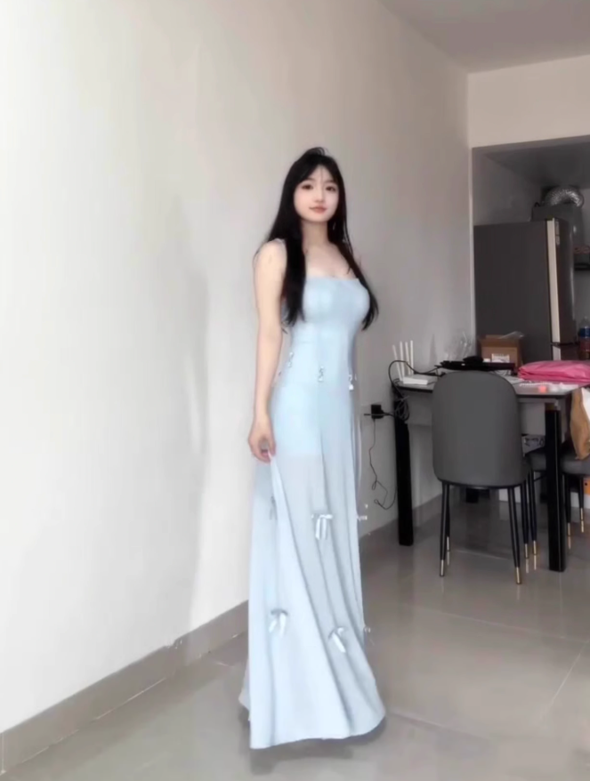 One dress with multiple wears Blue bow suspender dress Gentle temperament waist A-line long skirt R0464