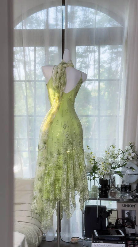 Light green floral print halter-neck fitted long ball gown R7649