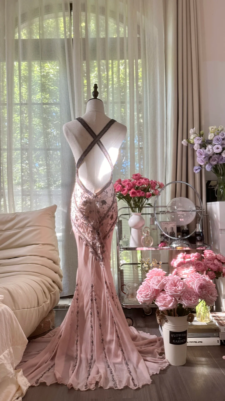 Light pink halter neck, fitted waist, slimming, revealing hips, sexy long ball gown R7761