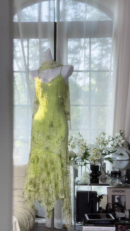 Light green floral print halter-neck fitted long ball gown R7649