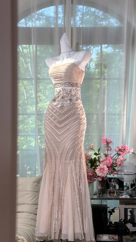 Light pink halter-neck fitted bodycon mermaid long ball gown R7613