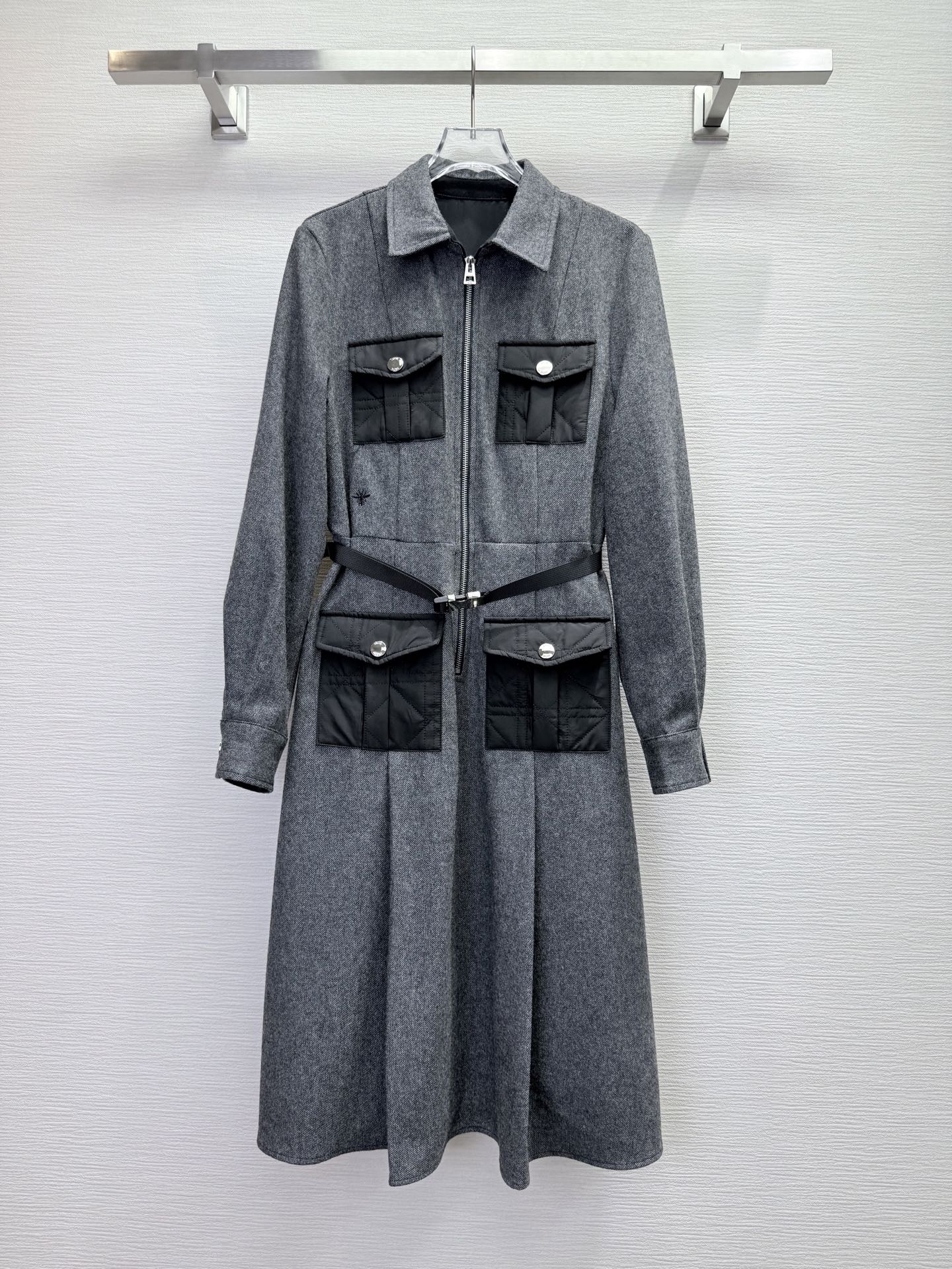 CD 25SS Lapel Middle Zipper Guilted Four Pockets Contrast Color Dress Gray Wool 304163