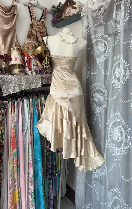 Champagne-colored strapless satin slim-waisted ruffled hem maxi ball gown R6180