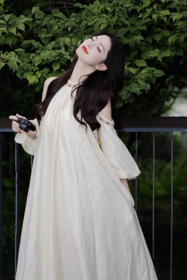 Retro French off-the-shoulder dress, seaside holiday style, cool temperament, unique and chic dress R0419