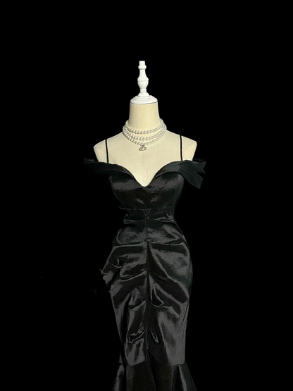 Black off-the-shoulder halter-neck fitted long ball gown R6621