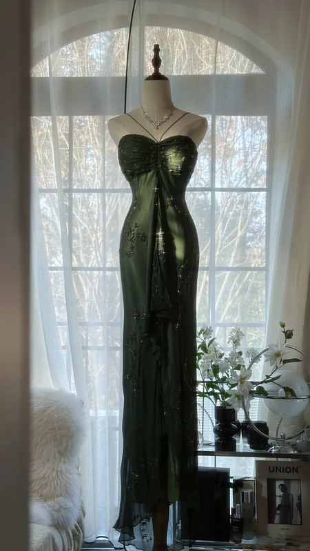 Dark green halter neck fitted waist long ball gown R7696