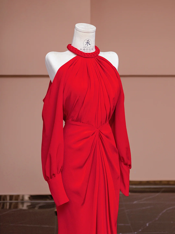 Red halter-neck, fitted waist, backless, sexy long ball gown/bridal dress R8382