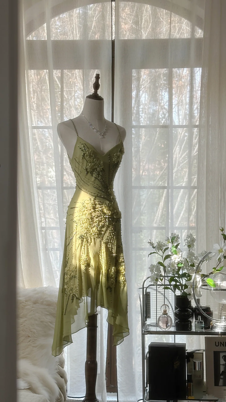 Light green halter-neck fitted midi ball gown with an asymmetrical hem R7697