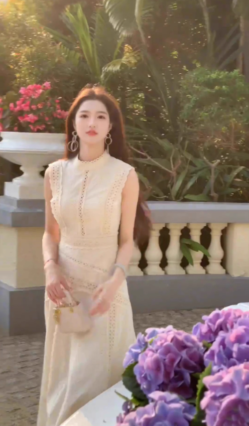 Gentle temperament lace sleeveless vest dress beautiful waist A-line long skirt R0677