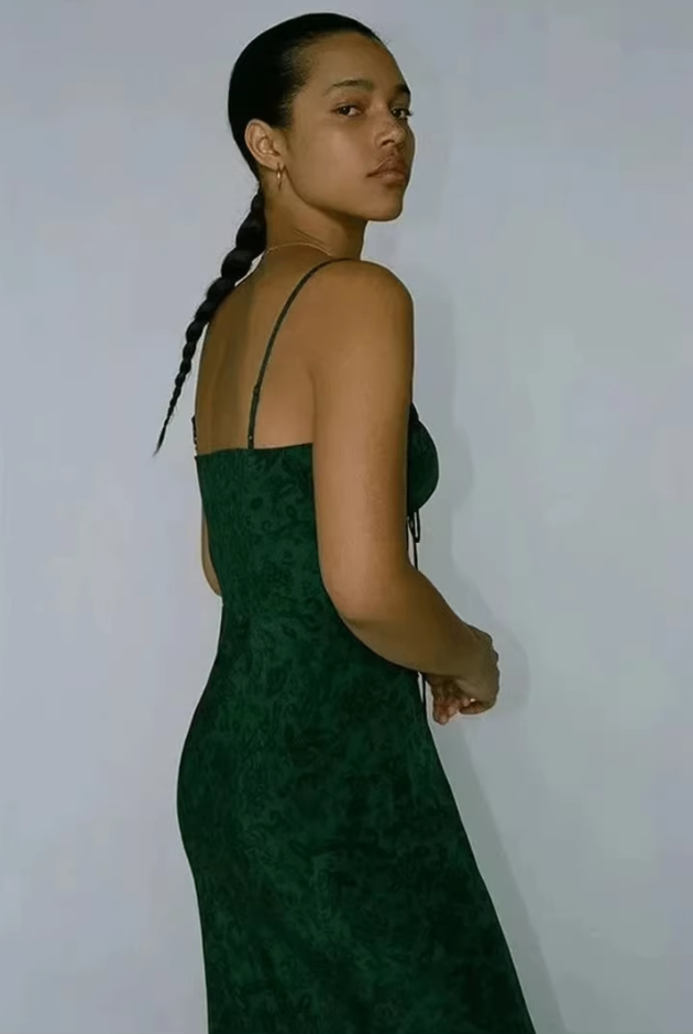 Green cashew color dress with waist and slimming suspenders R2905