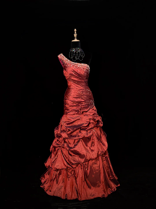 Red one-shoulder fitted waist ball gown with a full skirt R8690
