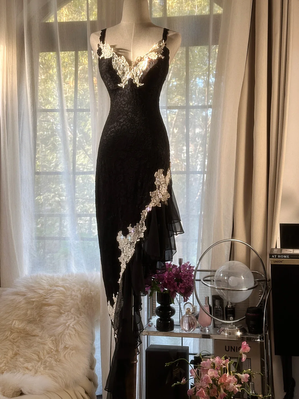 Black and white lace halter top, fitted waist, irregular hem, long ball gown R7739