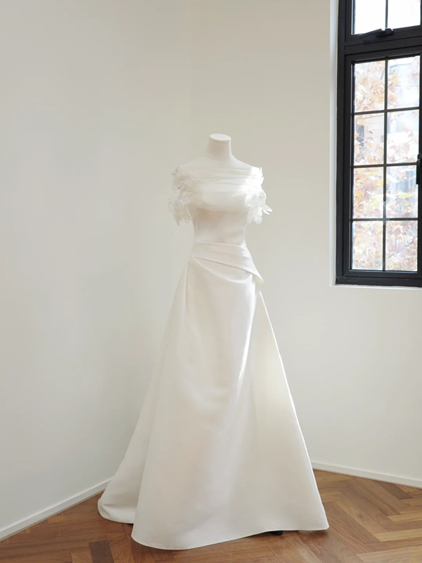 White strapless, fitted A-line long ball gown/bridal dress R8535