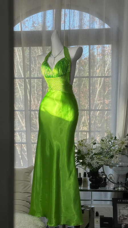 Green halter-neck, fitted waist, backless, sexy bodycon ball gown R8095