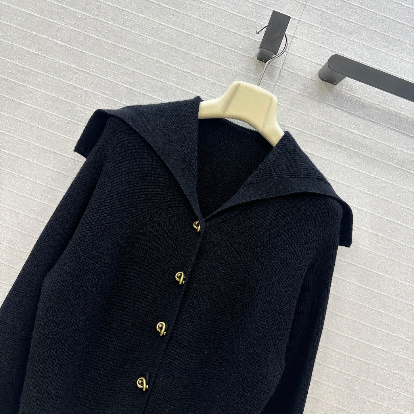 BV V-Neck Cardigan in Black Cashmere