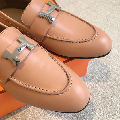 Paris Loafer Beige Perlino Calfskin With Silver Signature Buckle 509372