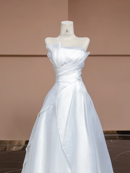 White strapless, fitted waist, long, elegant ball gown/bridal dress R8323
