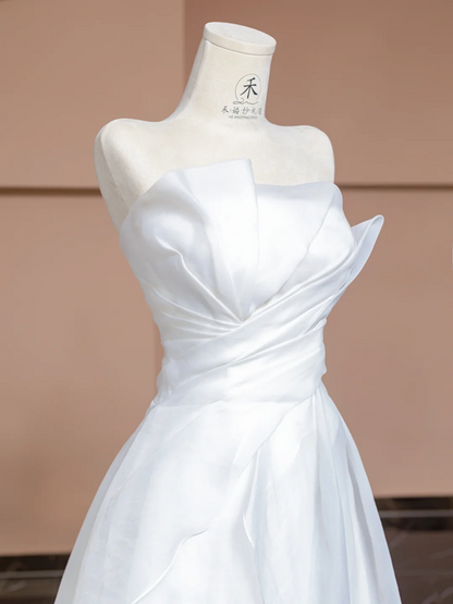 White strapless, fitted waist, long, elegant ball gown/bridal dress R8323