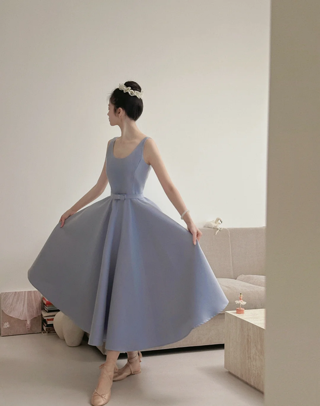 Light blue spaghetti strap, waist-cinched, full-skirted elegant prom dress R7970