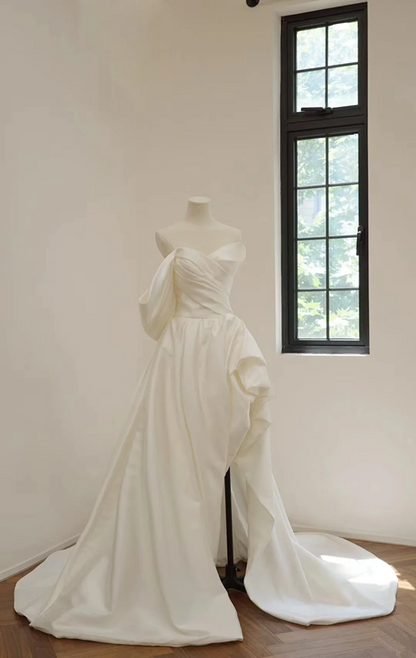White strapless, fitted satin long ball gown/bridal dress R8537