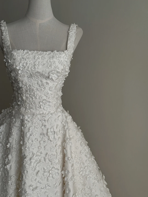 White floral spaghetti strap, waist-cinched, slim-fit, full-skirted long prom dress R7971