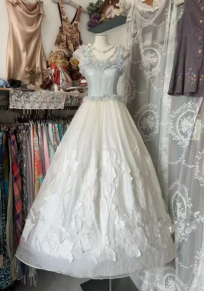 Light gray halter-neck, fitted waist, long skirt ball gown R7505