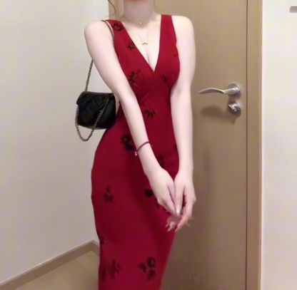 Retro V-neck red suspender dress sexy waist temperament hip fishtail long skirt R0712