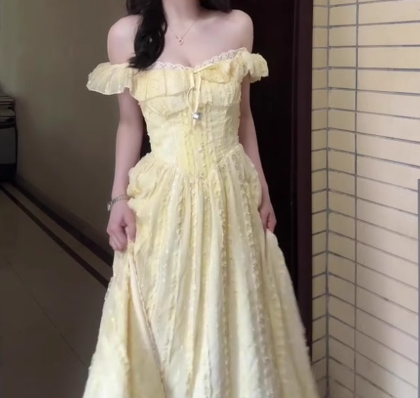 Gentle style yellow one-shoulder dress, beautiful waist temperament long dress R0815
