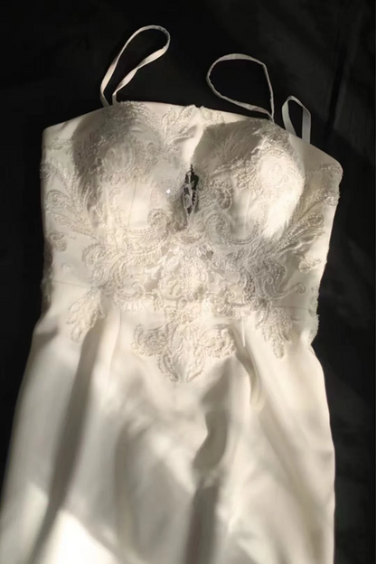 White halter-neck fitted long ball gown R6749