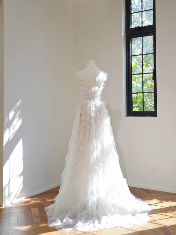 White halter-neck fitted long ball gown/bridal dress R8447