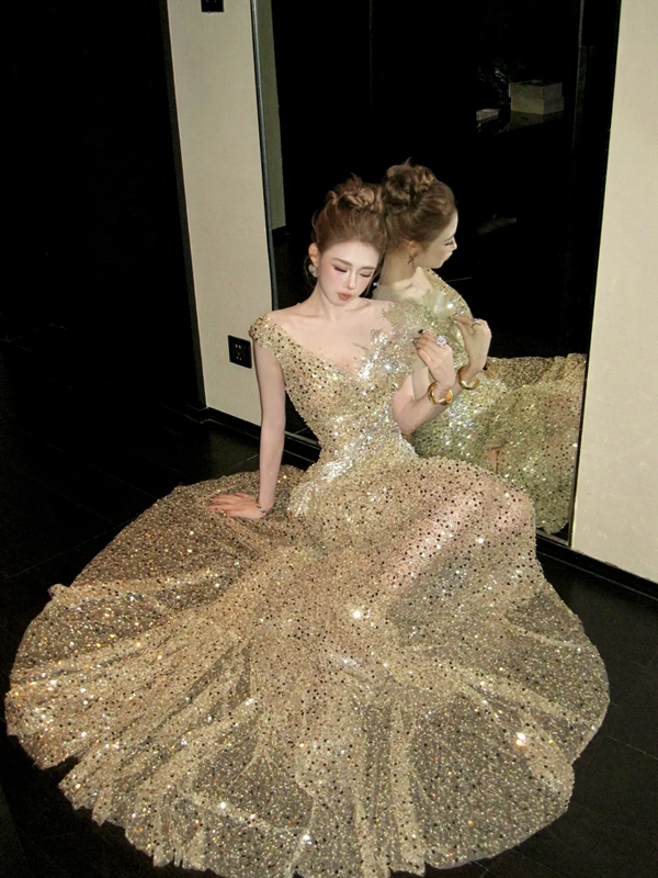 Gold halter-neck, fitted, bodycon, sexy fishtail skirt ball gown R8664