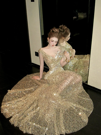 Gold halter-neck, fitted, bodycon, sexy fishtail skirt ball gown R8664