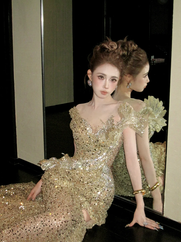 Gold halter-neck, fitted, bodycon, sexy fishtail skirt ball gown R8664