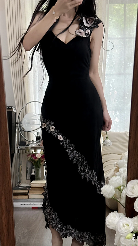 Black halter-neck fitted bodycon ball gown with a sexy asymmetrical hem R7748