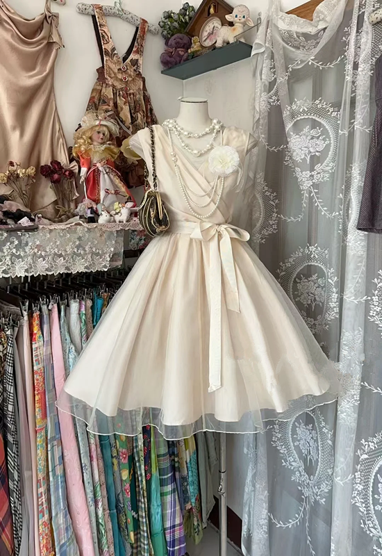 Light apricot sleeveless ball gown with a full skirt R7472
